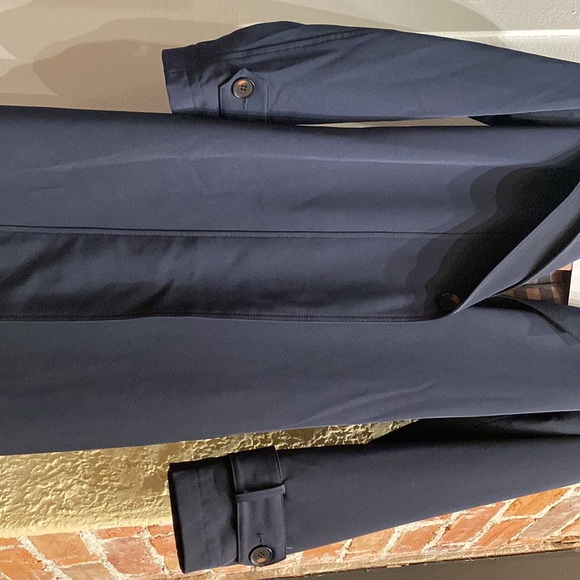 Beautiful navy rain/Trench coat. A timeless classic look! - Picture 8 of 8